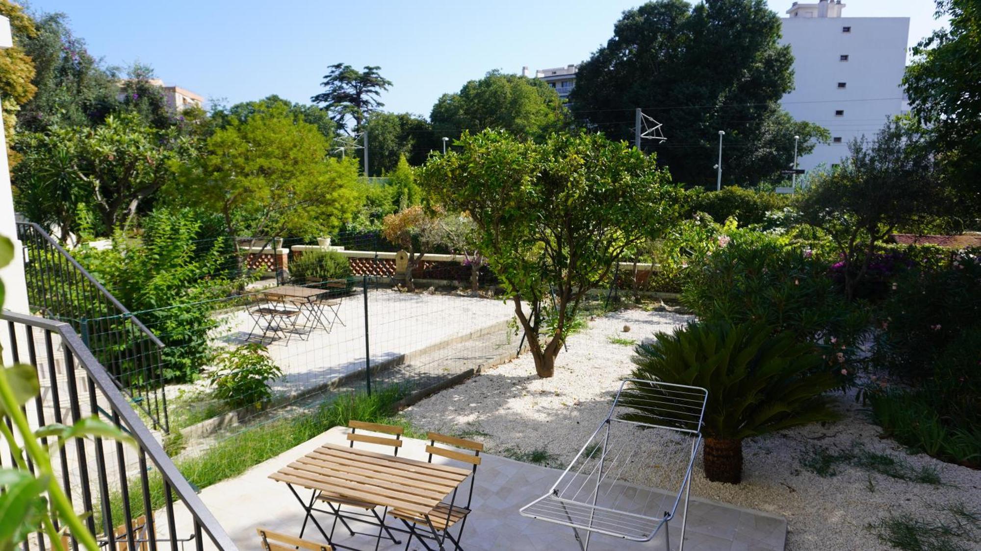 Appartement Avec Terrasse,T2, Proche Plage Du Midi - Palmazur Vacances *