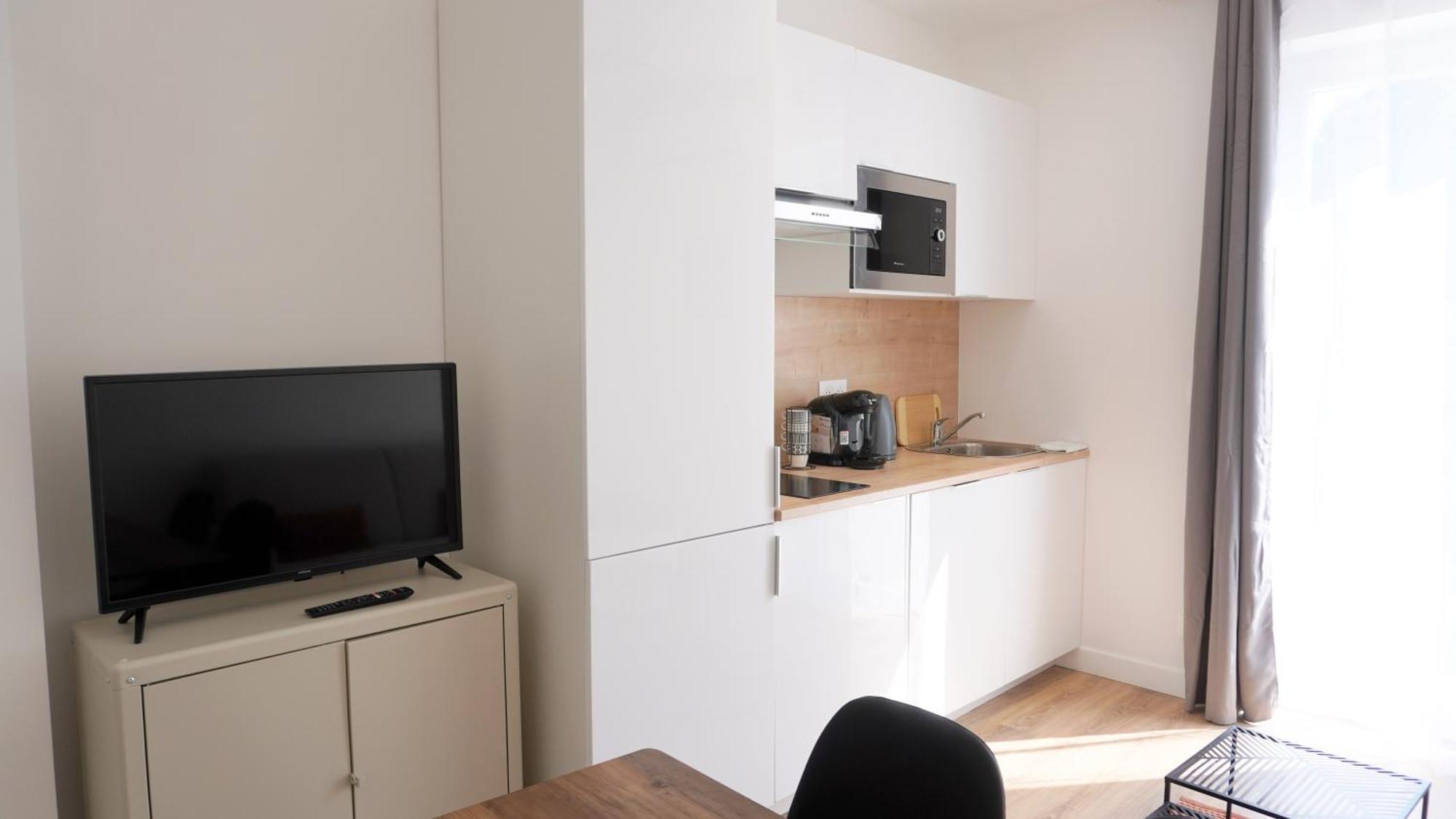 Appartement Avec Terrasse,T2, Proche Plage Du Midi - Palmazur Vacances *