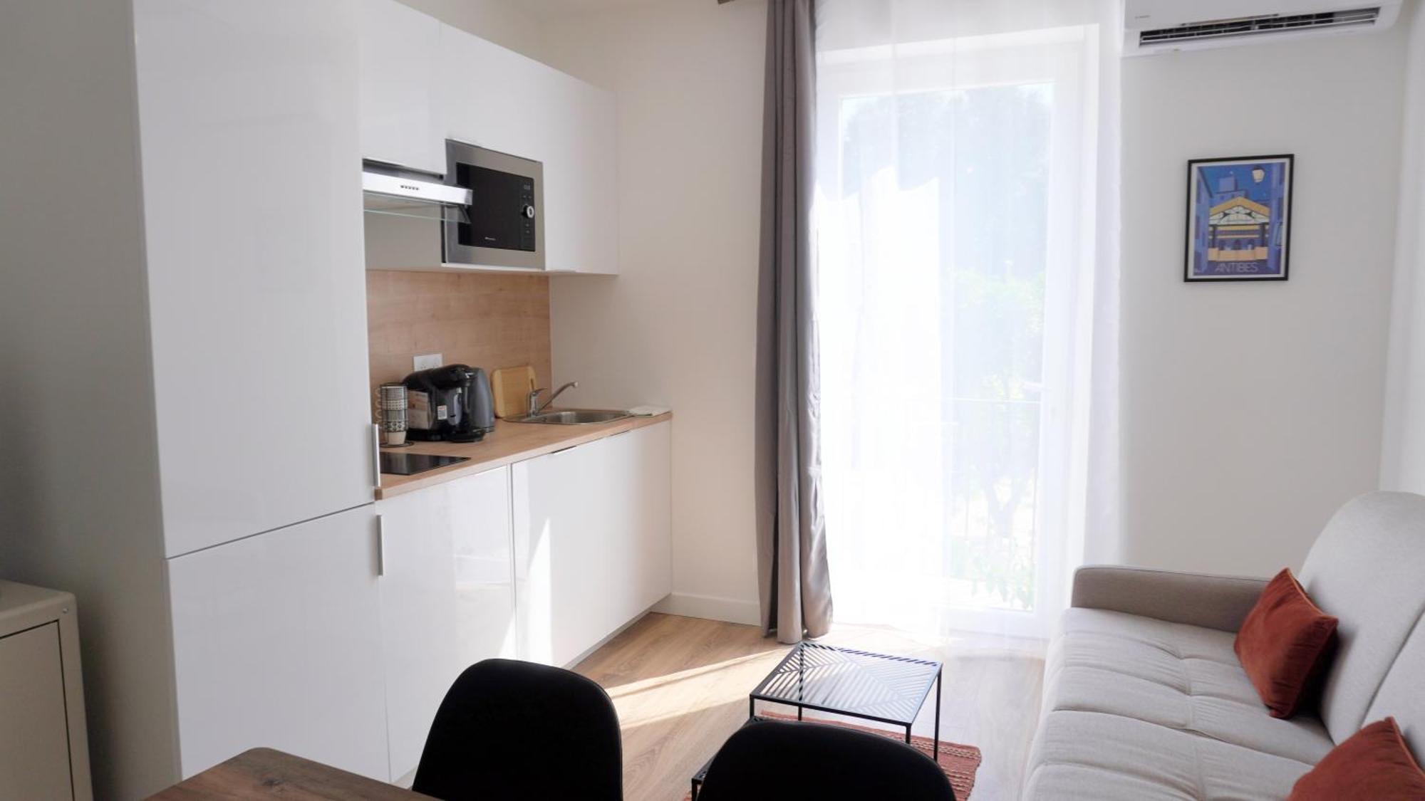 Appartement Avec Terrasse,T2, Proche Plage Du Midi - Palmazur Vacances * Cannes