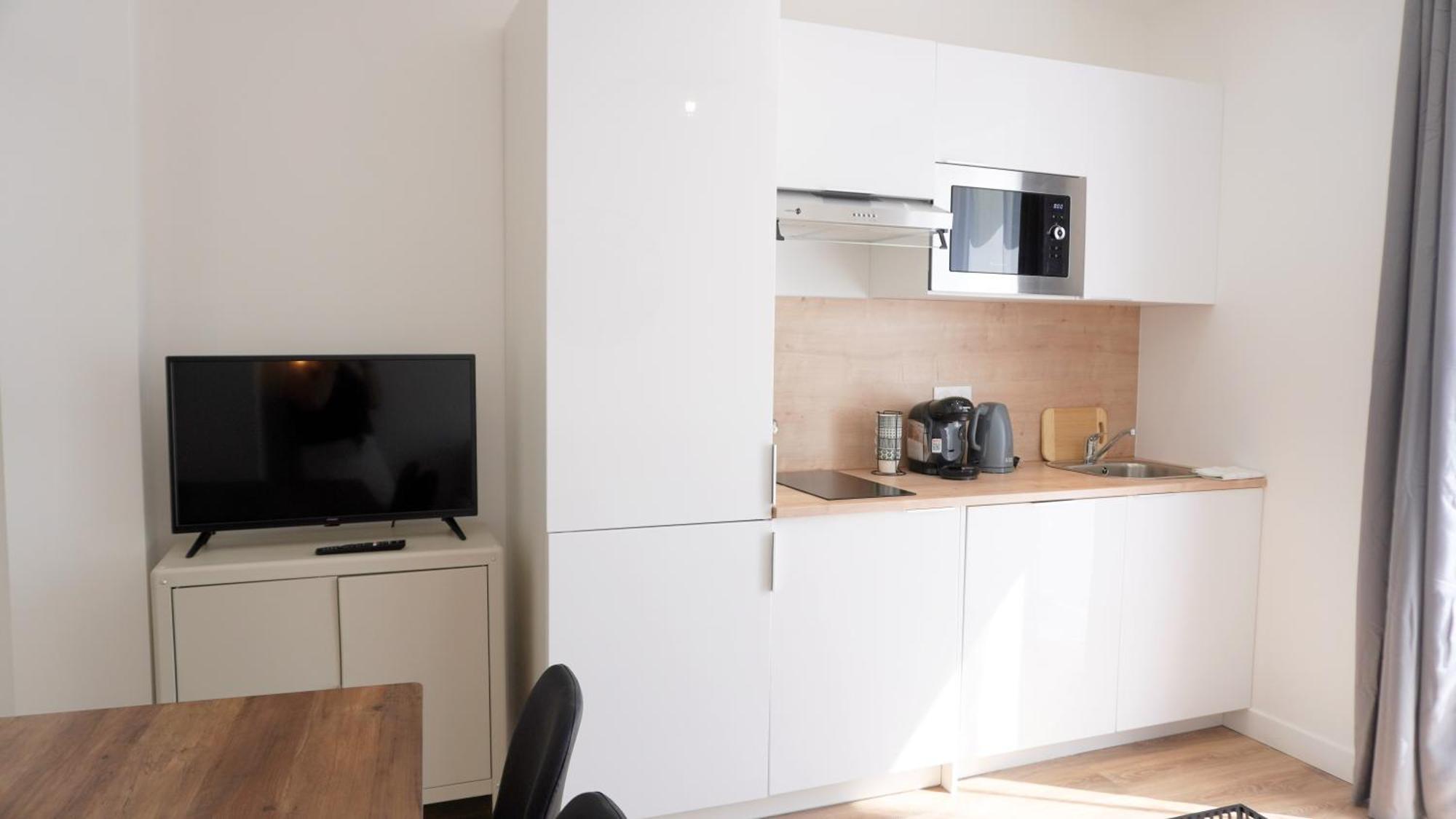Appartement Avec Terrasse,T2, Proche Plage Du Midi - Palmazur Vacances
