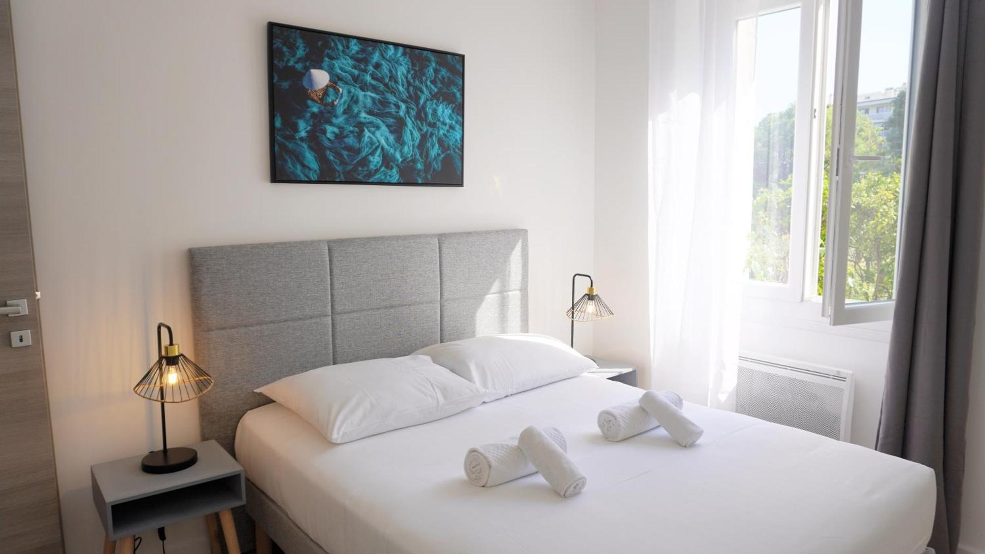 Appartement Avec Terrasse,T2, Proche Plage Du Midi - Palmazur Vacances *
